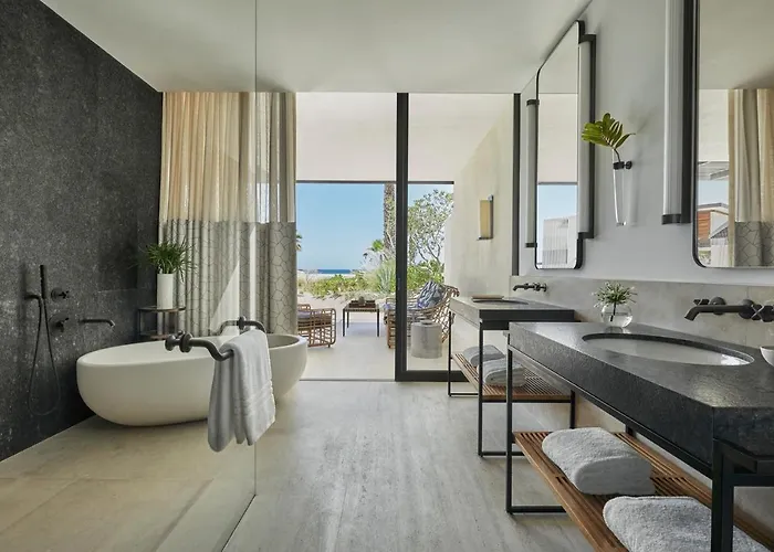 Resort Four Seasons Cabos 5*